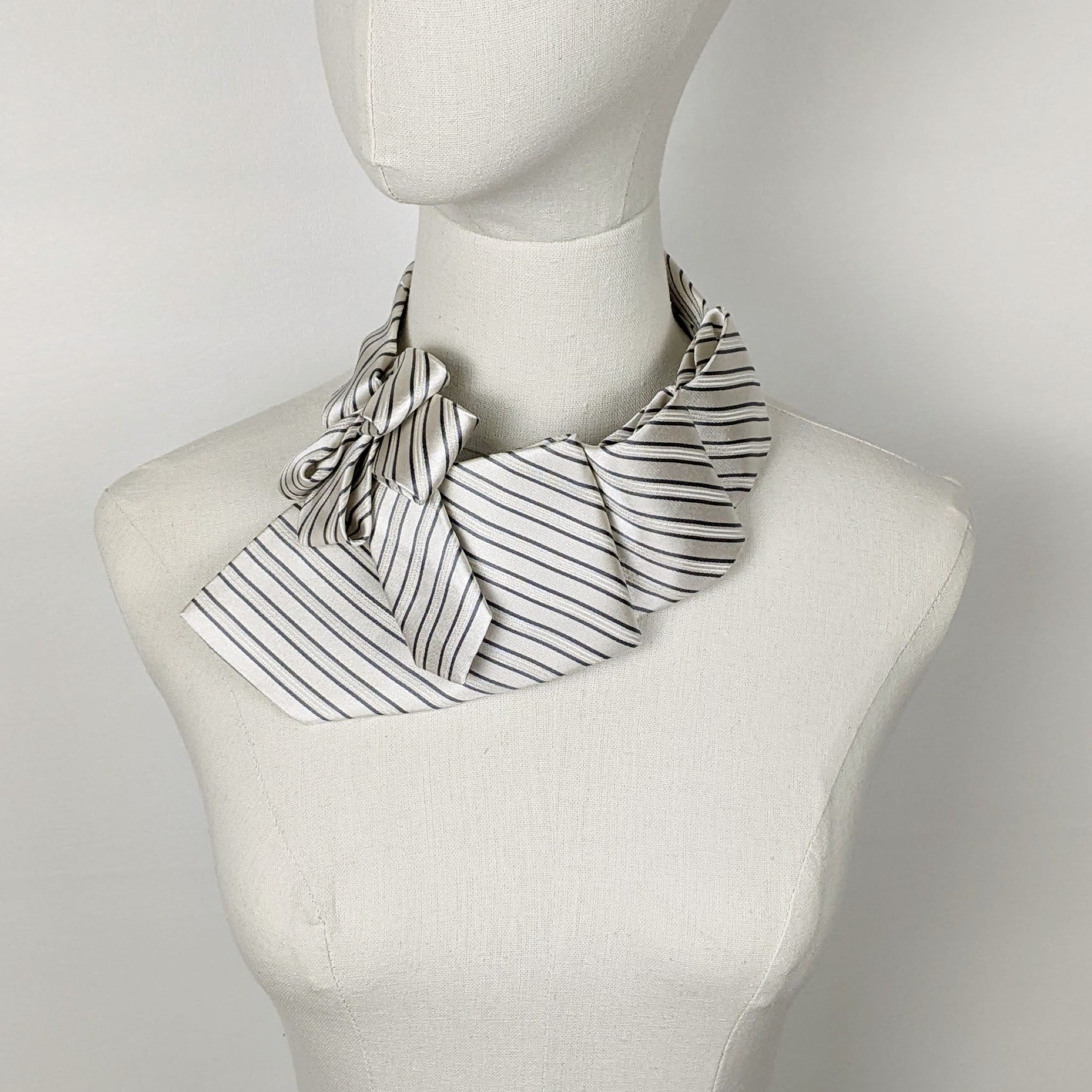Formal Ascot Scarf In White With A Grey Stripe
