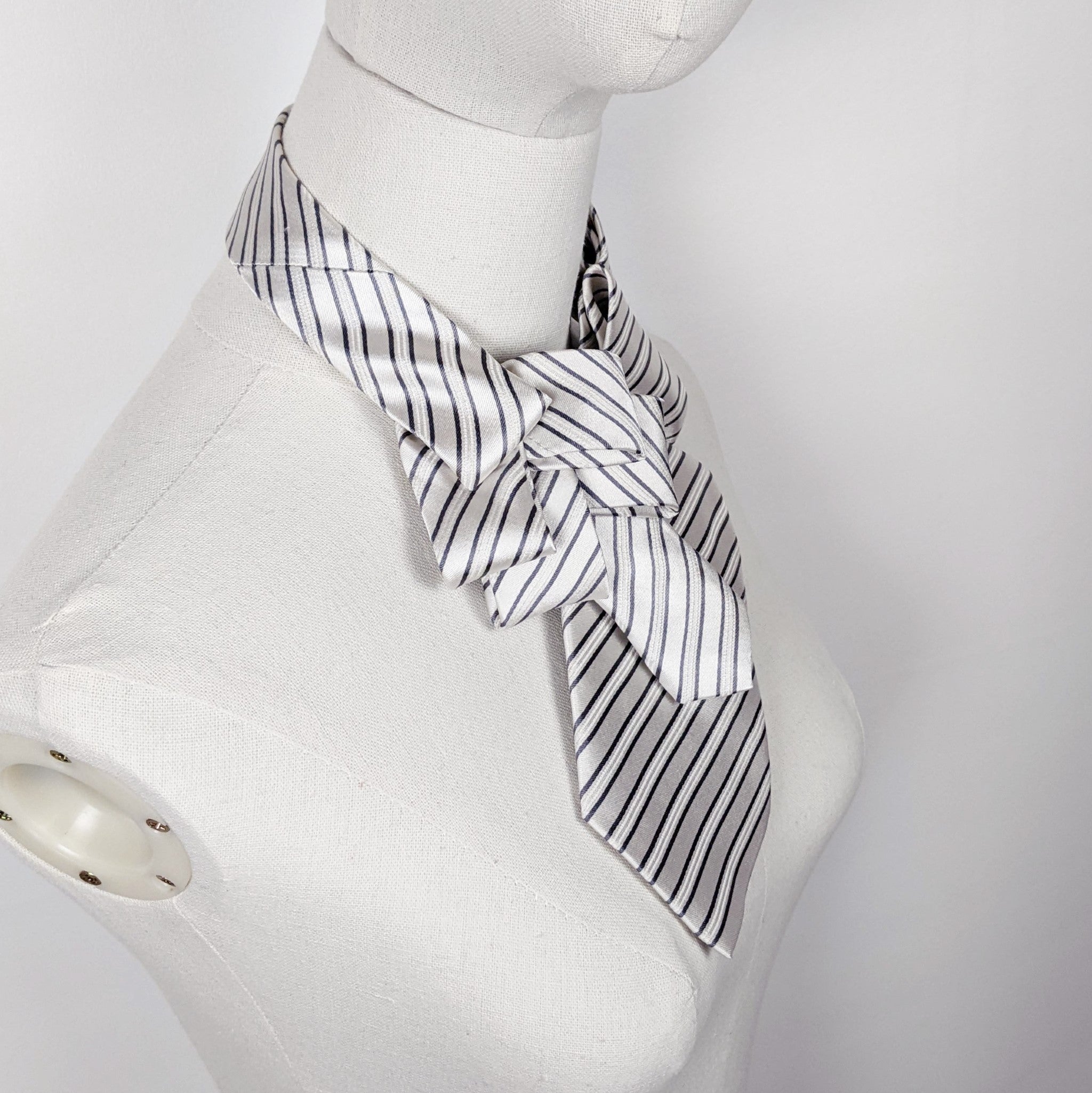 Formal Ascot Scarf In White With A Grey Stripe