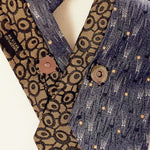 Load image into Gallery viewer, Double Ascot In A Grey And Gold Retro Print
