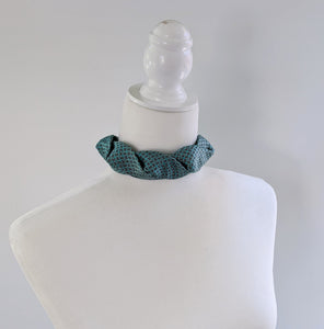 Structured Choker In Turquoise Chain Print