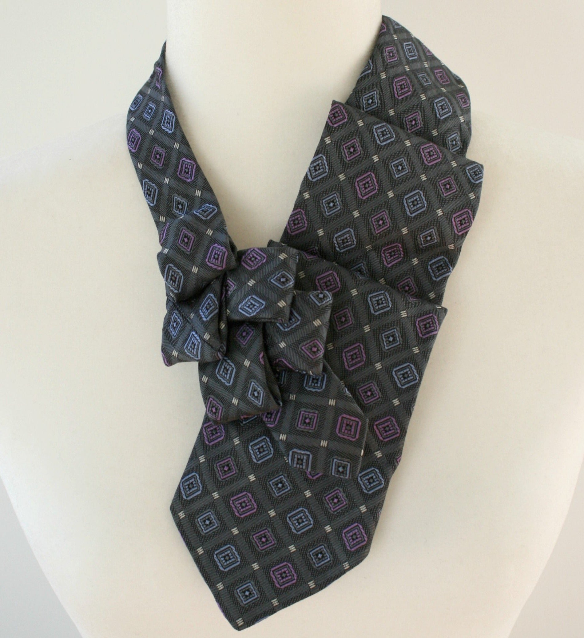 front view of grey ascot