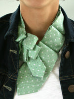 Load image into Gallery viewer, women&#39;s ascot in mint green

