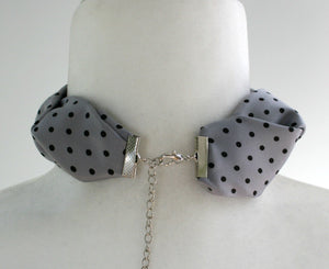 rear view of adjustable choker