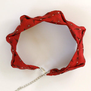 top view of structured choker
