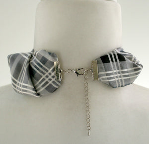 rear view of adjustable choker