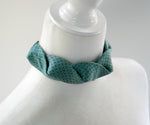 Load image into Gallery viewer, Structured Choker In Turquoise Chain Print
