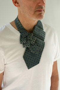 green and blue ascot